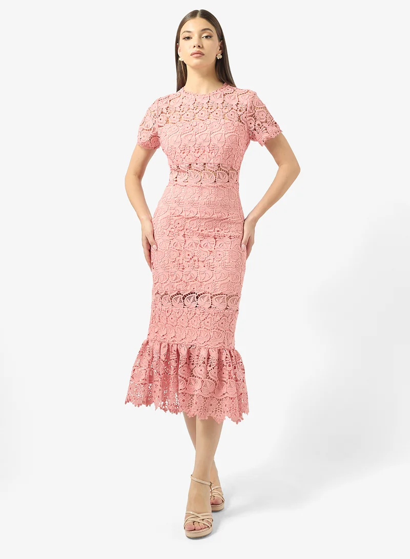 جاست مي فستان ميدي بأكمام قصيرة وتفاصيل دانتيل متعدد الطبقات